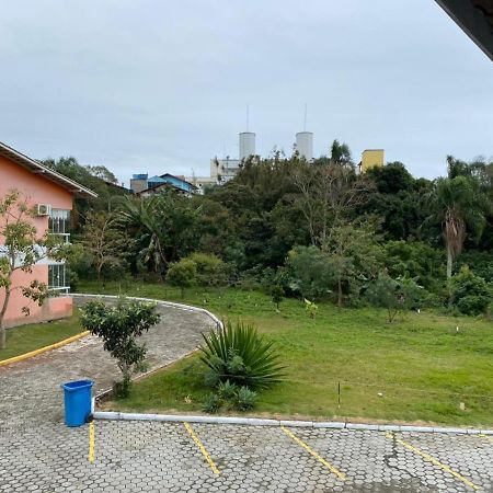 Apto 251 - Condominio Solar Das Bromelias Бомбиньяс Экстерьер фото
